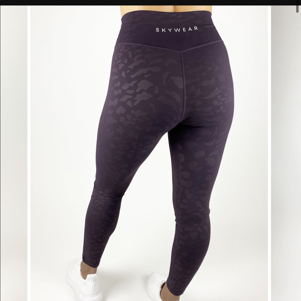 Skywear Threads Cheetah Leggings